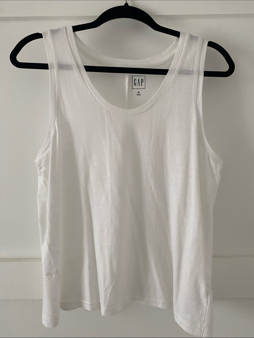 GAP NWOT Women's White Sleeveless Scoop Neck Tank